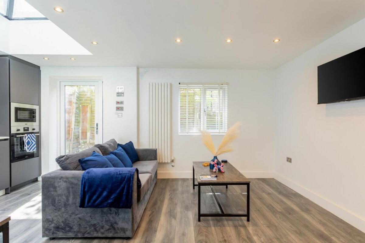 Apartamento Stylish 2-Bed Flat In The Heart Of West Hampstead Londres Exterior foto