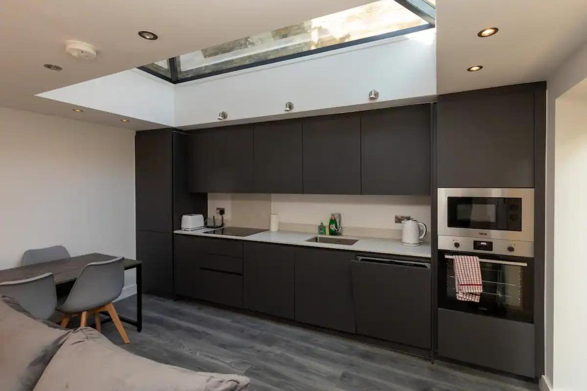 Apartamento Stylish 2-Bed Flat In The Heart Of West Hampstead Londres Exterior foto