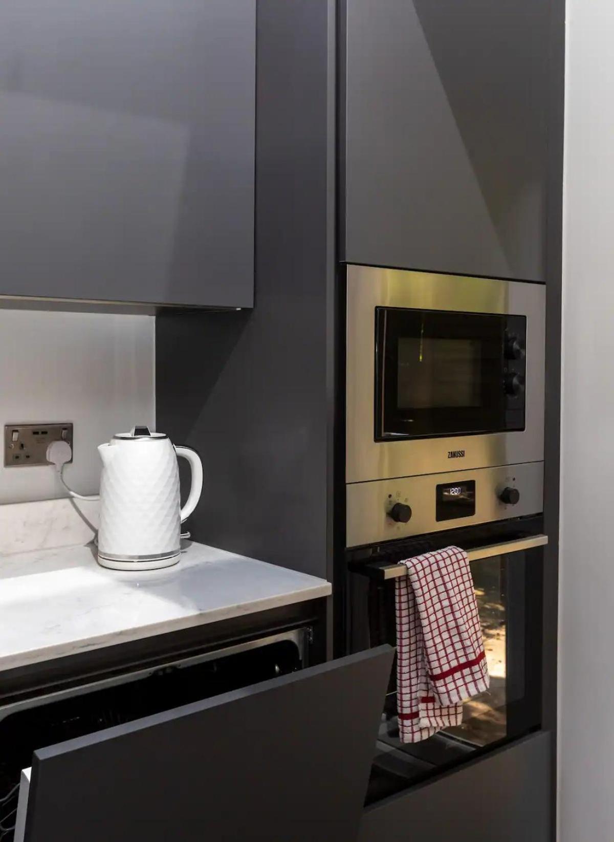 Apartamento Stylish 2-Bed Flat In The Heart Of West Hampstead Londres Exterior foto